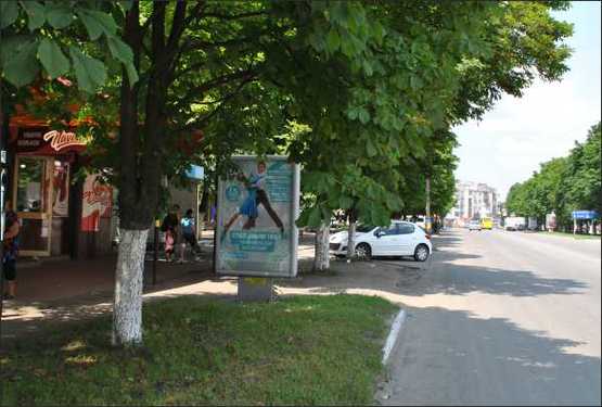 Фото рекламной плоскости по адресу ул. Советская, 31, в районе Кооперативного колледжа, памятника Ленину