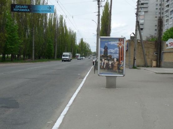 Фото рекламной плоскости по адресу просп. 50-летия Октября, район д. № 65 напротив поликлиники на ост. Керченской в сторону ДК "Нефтехимик"