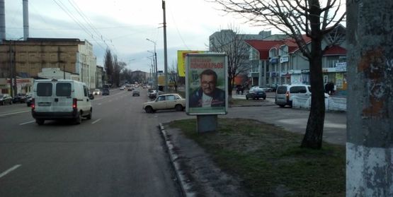 Фото рекламной плоскости по адресу пр. Свободы (60 лет Октября), район д.№10, у квт. 101