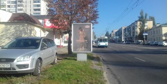 Фото рекламної площини за адресою пр. Свободы (60 лет Октября), район д.№10, у квт. 101
