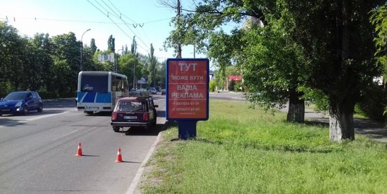 Фото рекламной плоскости по адресу просп. Свободы, р-н ост. Кредмаш, напротив д. № 4 (в сторону ж.д)