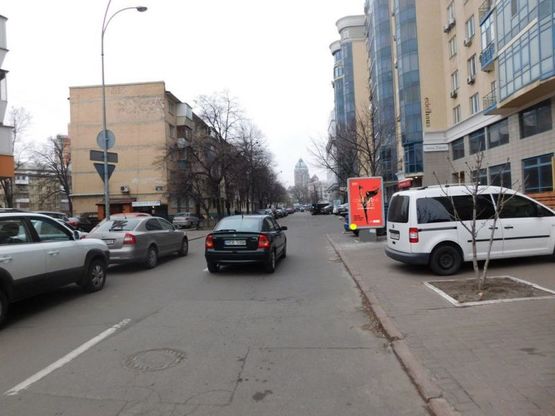 Фото рекламної площини за адресою Копыленко Александра ул. 2/46