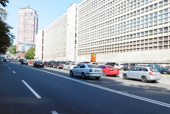 Фото рекламной плоскости по адресу Кловский спуск, 7