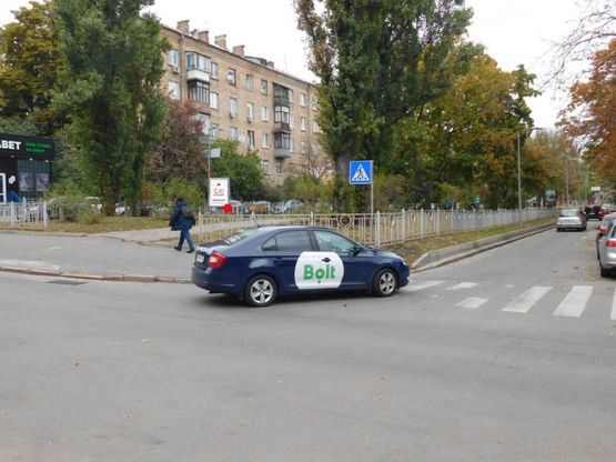 Фото рекламной плоскости по адресу Примаченко Марии ,бульв. 1/27, бульварная часть