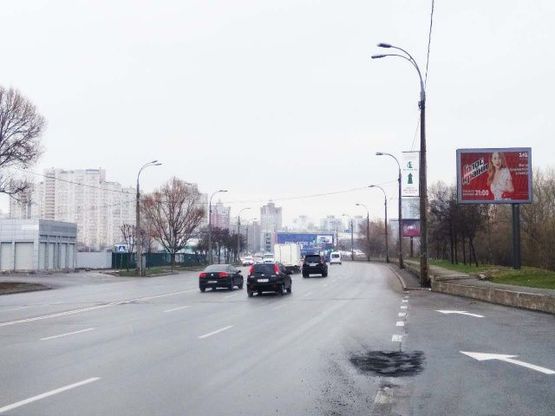Фото рекламной плоскости по адресу Днепровская набережная ул., (АЗС ОККО, в сторону Южного моста)