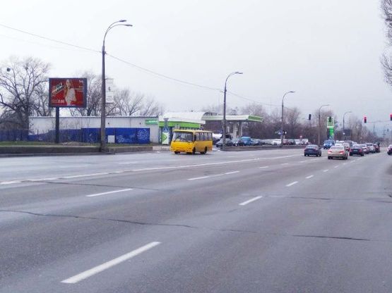 Фото рекламної площини за адресою Днепровская набережная ул., (АЗС ОККО, в сторону Дарницкого моста)
