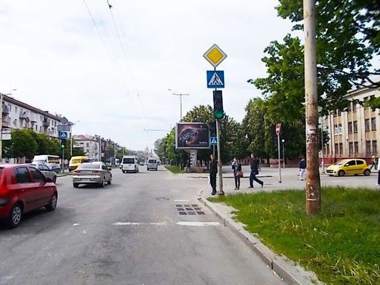 Фото рекламной плоскости по адресу Соборный пр.,194- Гончаренко ул. ЦЕНТРАЛЬНАЯ ЗОНА