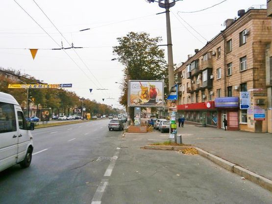 Фото рекламной плоскости по адресу Соборный пр.,168 ЦЕНТРАЛЬНАЯ ЗОНА. Сервисный центр" Vodafone"
