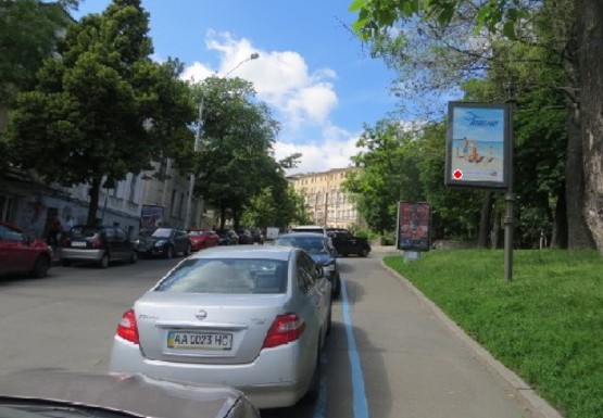 Фото рекламної площини за адресою Трехсвятительская ул., 4