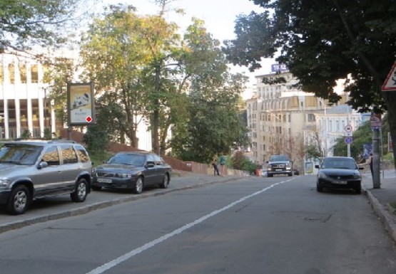 Фото рекламной плоскости по адресу Трехсвятительская ул., 4