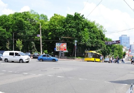 Фото рекламной плоскости по адресу Льва Толстого ул., 61/11 напротив