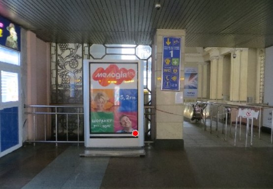 Фото рекламной плоскости по адресу Конкорс, перед эскалатором