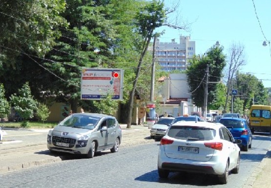 Фото рекламної площини за адресою Французький б-р., 49/51 (BackLit)
