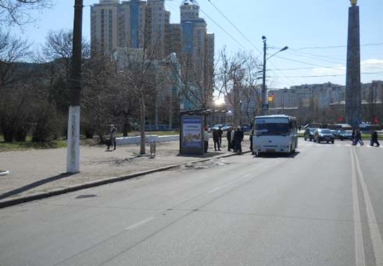Фото рекламної площини за адресою Шевченко пр. - 10 Апреля пл.  (остановка)