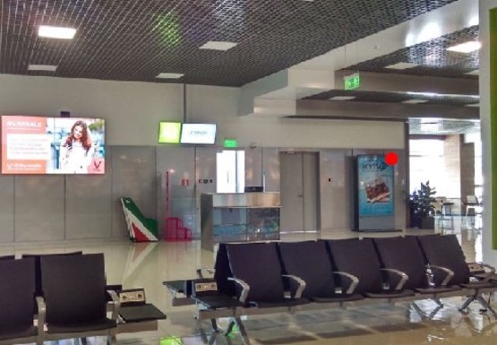 Фото рекламной плоскости по адресу Зал ожидания вылетов, 2 этаж (Терминал А)