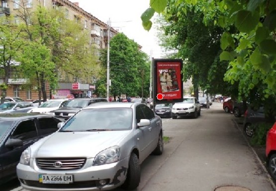 Фото рекламной плоскости по адресу Жилянская ул., 75 (напротив)