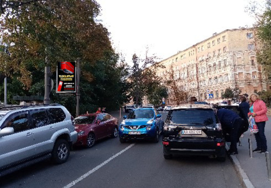 Фото рекламной плоскости по адресу Трехсвятительская ул., 4