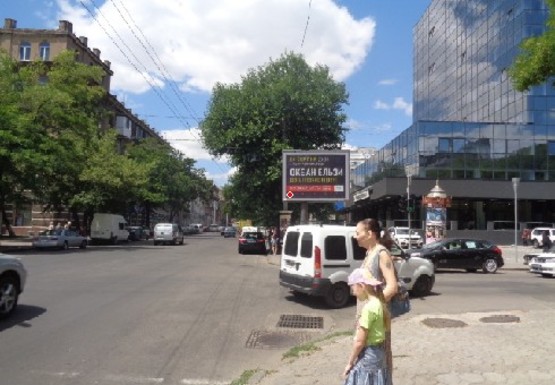 Фото рекламної площини за адресою Б. Арнаутская ул., 66 - Александровский пр.