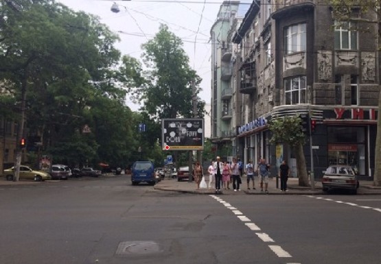 Фото рекламной плоскости по адресу Троицкая ул., 33 - Ришельевская ул.