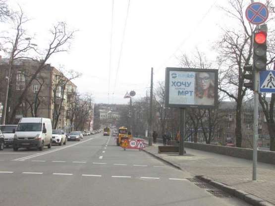 Фото рекламної площини за адресою Бастіонна вул., напроти  буд. 3/12