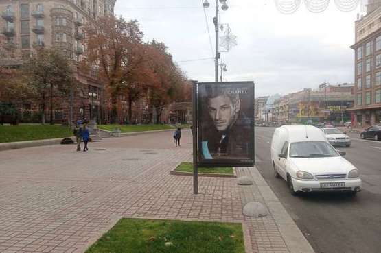 Фото рекламної площини за адресою Хрещатик вул., 21 (магазин "Взуття")