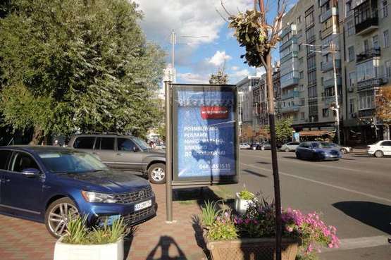 Фото рекламної площини за адресою Саксаганського вул., 8