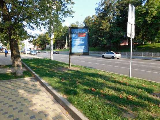 Фото рекламной плоскости по адресу Льва Толстого вул., 7