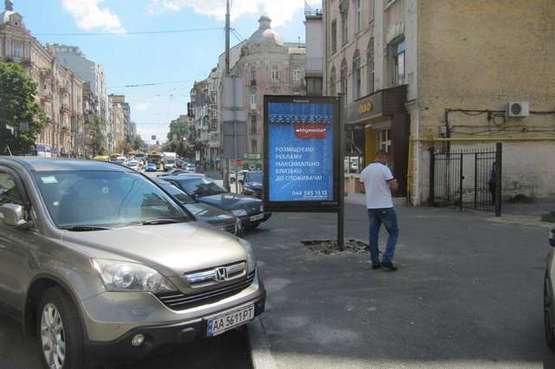 Фото рекламной плоскости по адресу Саксаганського вул., 111