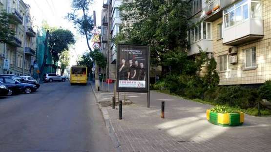 Фото рекламной плоскости по адресу Мала Житомирська вул., 10