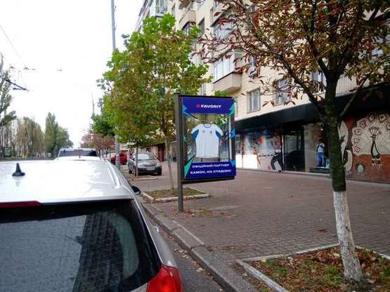 Фото рекламної площини за адресою Лесі Українки бульв., 24 (м-н "Nike")