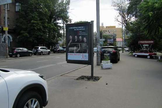 Фото рекламної площини за адресою Жилянська вул., 45