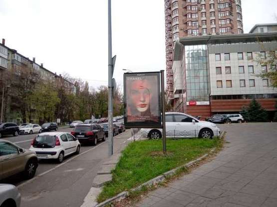 Фото рекламної площини за адресою Кловський узвіз, 6, навпроти