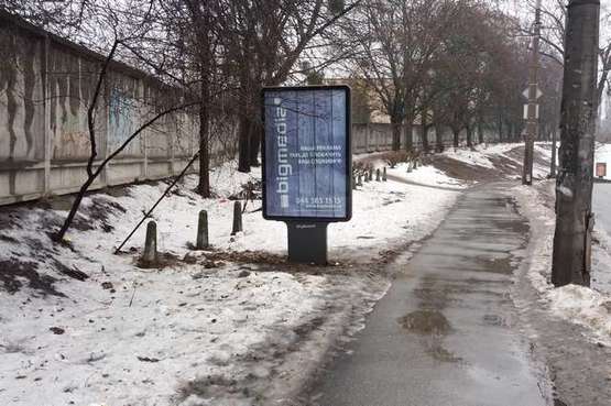 Фото рекламної площини за адресою Подільський узвіз, 8, навпроти