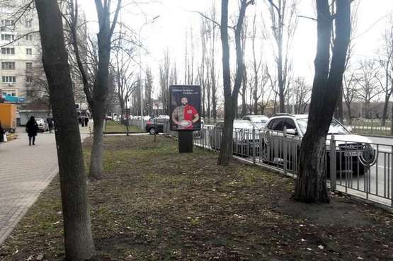 Фото рекламної площини за адресою Русанівська наб., 10, №2