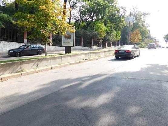 Фото рекламной плоскости по адресу Льва Толстого вул., 25 розподілювач №2 (в направл. пл. Льва Толстого)