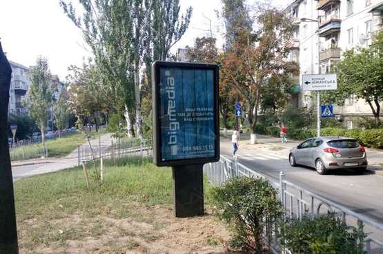 Фото рекламной плоскости по адресу Марії Приймаченко бульв., , 3, бульварна частина