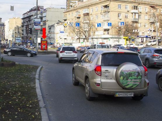 Фото рекламной плоскости по адресу Бассейная ул. / Украинки бул., на светофоре, в сторону Крещатик ул.