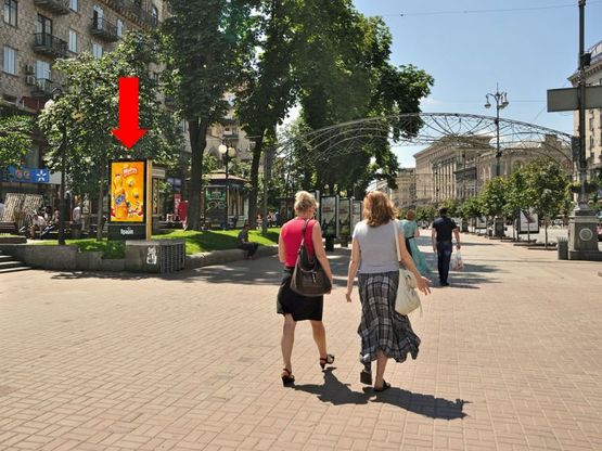 Фото рекламной плоскости по адресу Крещатик ул., 13/ 2, в сторону Бессарабская пл.