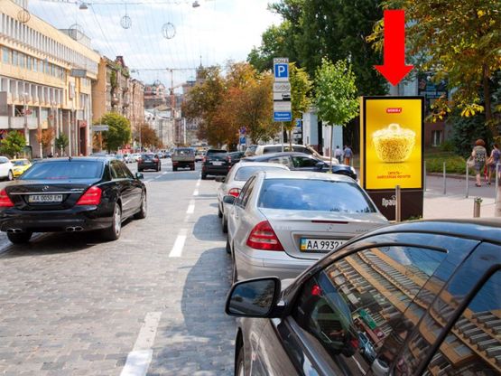 Фото рекламной плоскости по адресу Хмельницкого ул., 15, напротив "Киевпроект", в сторону Крещатик ул.