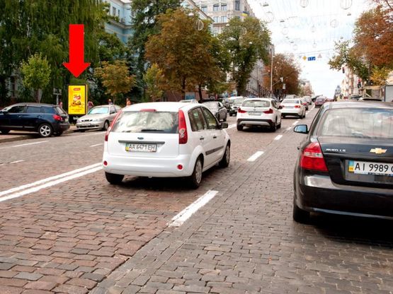 Фото рекламной плоскости по адресу Хмельницкого ул., 15, напротив "Киевпроект", в сторону Владимирская ул.