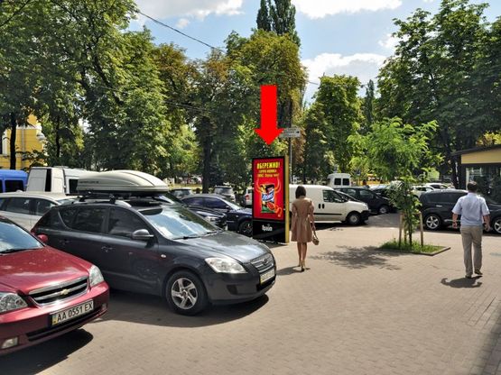 Фото рекламной плоскости по адресу Франко ул., 46, напротив Владимирского собора, в сторону Шевченко бул.