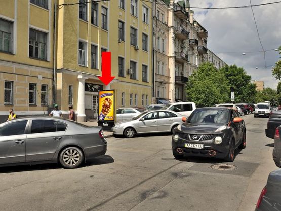 Фото рекламної площини за адресою Франко ул., 46, напротив Владимирского собора, в сторону Хмельницкого ул.