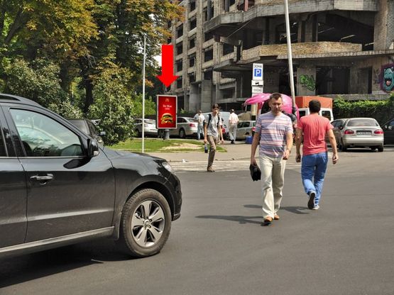 Фото рекламної площини за адресою Львовская пл. / Ярославов Вал ул., территория парка, в сторону Сечевых Стрельцов ул. (бывш. Артема ул.), №1