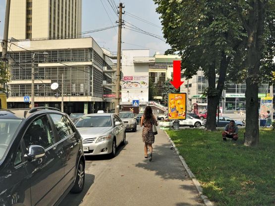 Фото рекламної площини за адресою Львовская пл., территория парка (напротив д. №1-5 по Сечевых Стрельцов ул. (бывш. Артема ул.)), в сторону Сечевых Стрельцов ул. (бывш. Артема ул.), №3