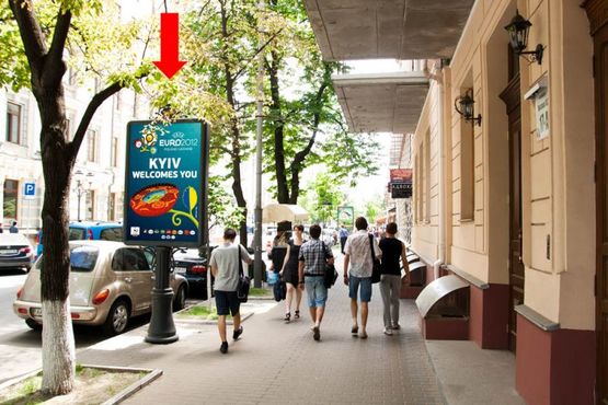 Фото рекламної площини за адресою Ярославов Вал ул., 17-А, напротив отеля "Рэдиссон", в сторону Владимирская ул.