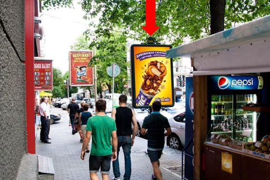 Фото рекламной плоскости по адресу Ярославов Вал ул., 19 / Гончара ул., в сторону Львовская пл.