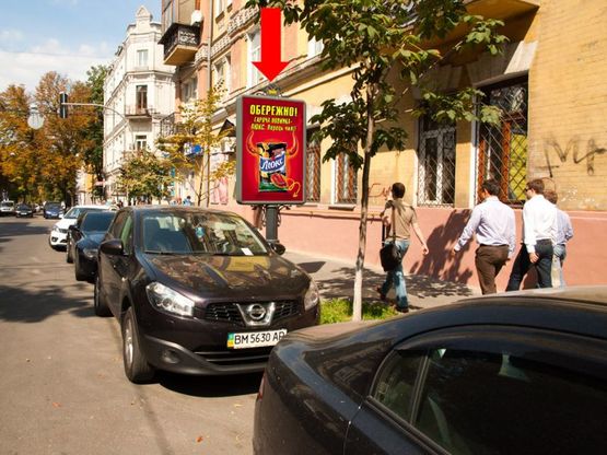 Фото рекламної площини за адресою Ярославов Вал ул., 28 / Гончара ул., на светофоре, в сторону Львовская пл.