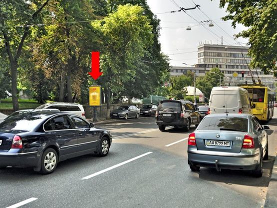 Фото рекламной плоскости по адресу Б. Житомирская ул. / Сретенская ул., 17, в сторону Львовская пл.