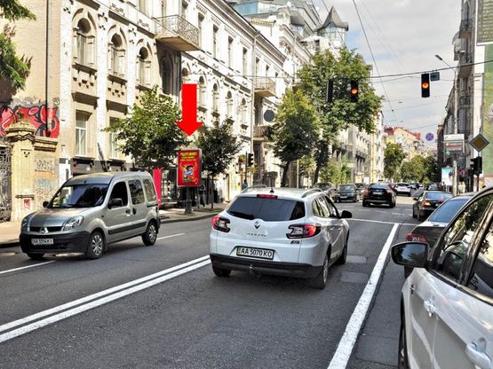 Фото рекламної площини за адресою Б. Житомирская ул., 26-Б / Гончара ул., светофор, в сторону Владимирская ул.