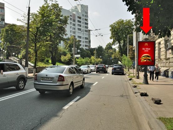 Фото рекламної площини за адресою Б. Житомирская ул., 34, в сторону Львовская пл.